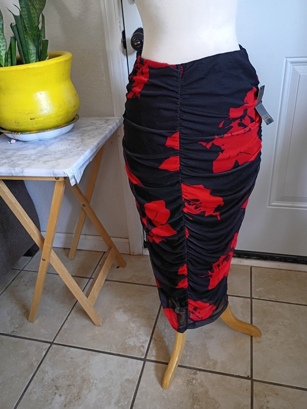 NWT Bold Elements Ruched Mesh Midi Pencil Skirt Red Black Floral Size Medium
